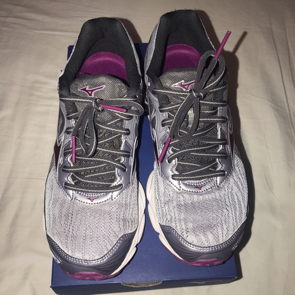 Mizuno Women’s Wave Inspire 14, Size 8 - Picture 3 of 6